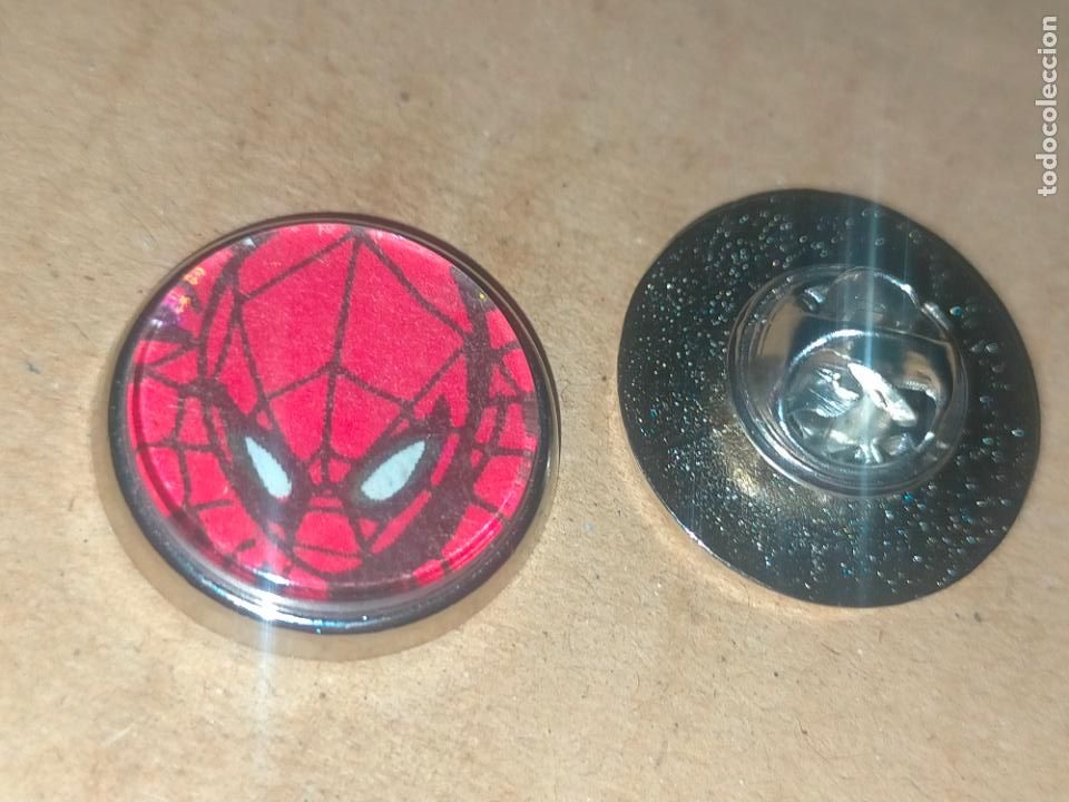 Sammlung von Pins: pin redondo metal - comic HOMBRE ARA&Ntilde;A SPIDERMAN