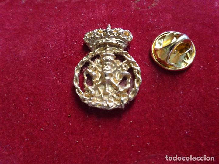 Pin's de collection: PIN RELIGIOSO SEMANA SANTA DE M&Aacute;LAGA. EXPIRACION. HER&Aacute;LDICA COFRAD&Iacute;AS HERMANDADES DE PASI&Oacute;N