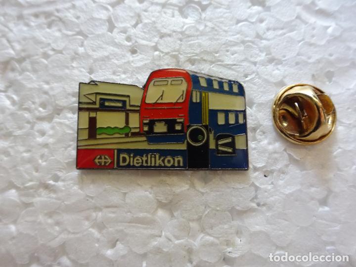 Pins e Spille di collezione: PIN DE TRENES FERROCARRILES. SUIZA. TREN DOS PLANTAS DIETLIKON