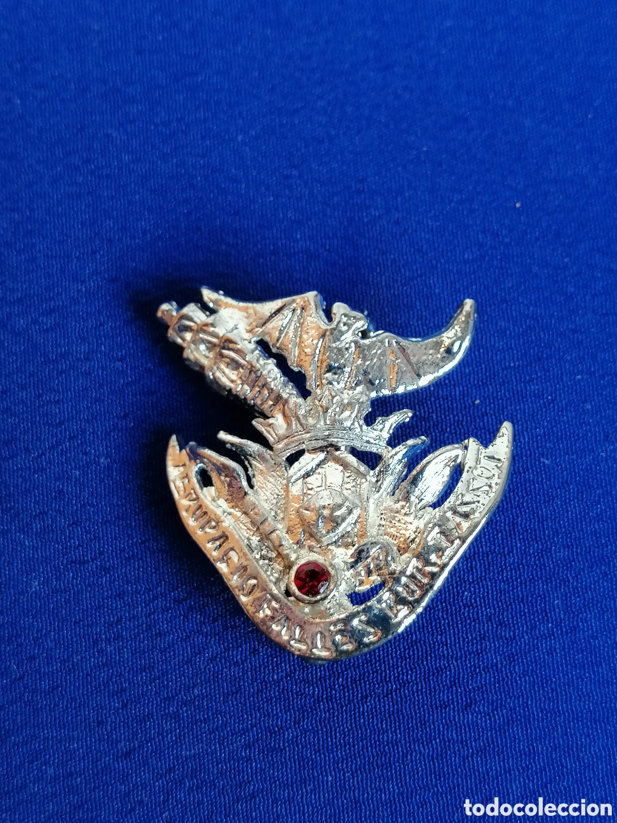 Pins de cole&ccedil;&atilde;o: AGRUPACI&Oacute;N DE FALLAS DE BURJASOT COLOR PLATEADA INSIGNIA DE ALFILER