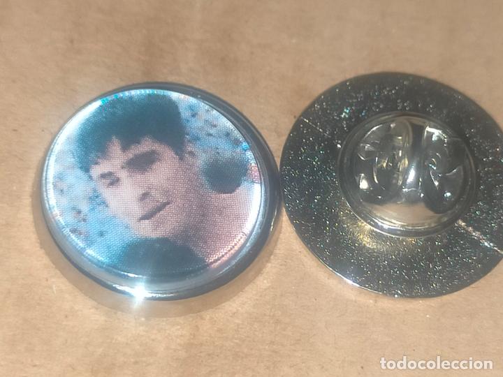 Pin's de collection: PIN REDONDO METAL - FUTBOL JUGADOR DEL EQUIPO REAL MADRID .