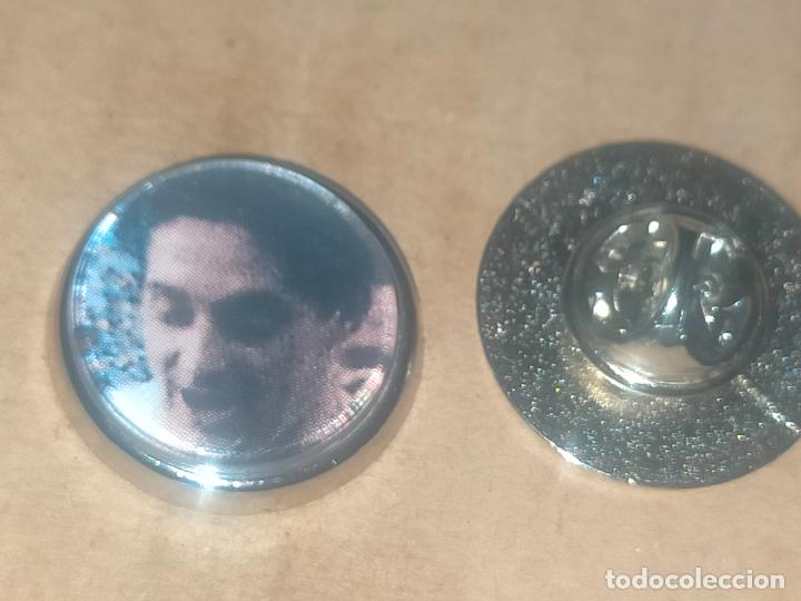 Pin's de collection: PIN REDONDO METAL - FUTBOL JUGADOR DEL EQUIPO REAL MADRID .