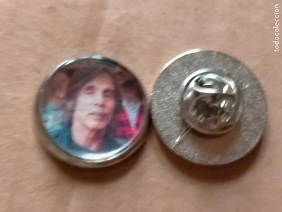 Pins de colecci&oacute;n: pin redondo metal - cantante Jackson browne