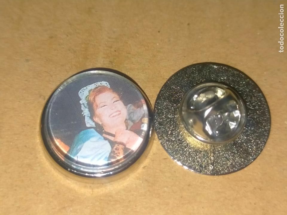 Pins de colecci&oacute;n: pin redondo metal - musica cantante rocio jurado