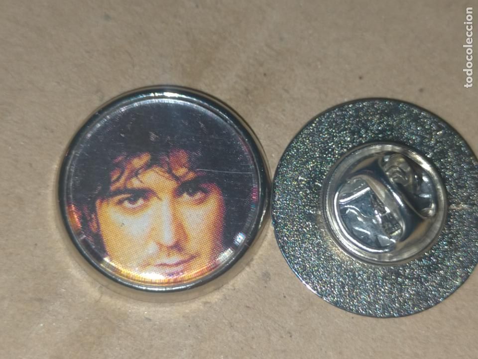 Sammlung von Pins: pin redondo metal - musica - cantante - grupo - Antonio Orozco