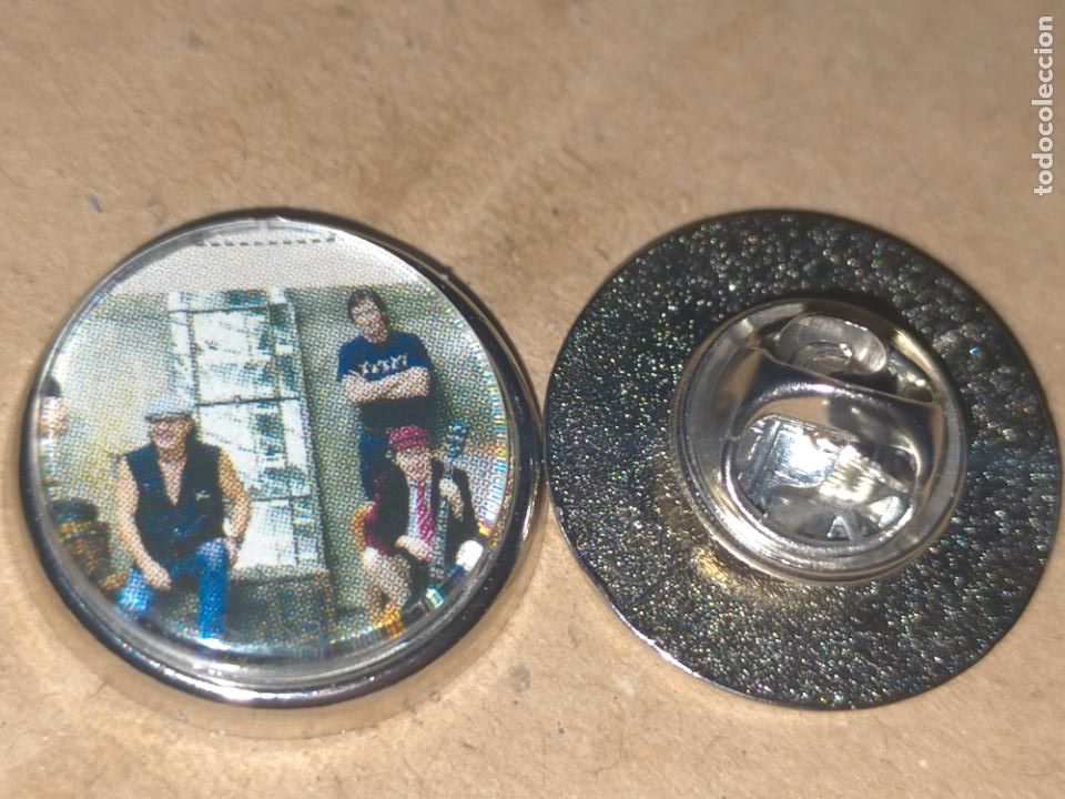 Pins de cole&ccedil;&atilde;o: pin redondo metal - m&uacute;sica cantante grupo ac/dc ac dc