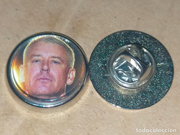 Pins de colecci&oacute;n: pin redondo metal - m&uacute;sica cantante grupo ac/dc u2