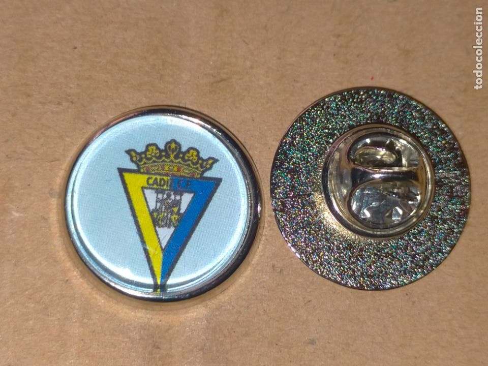 Pins de cole&ccedil;&atilde;o: PIN REDONDO METAL - ESCUDO CADIZ CLUB DE FUTBOL