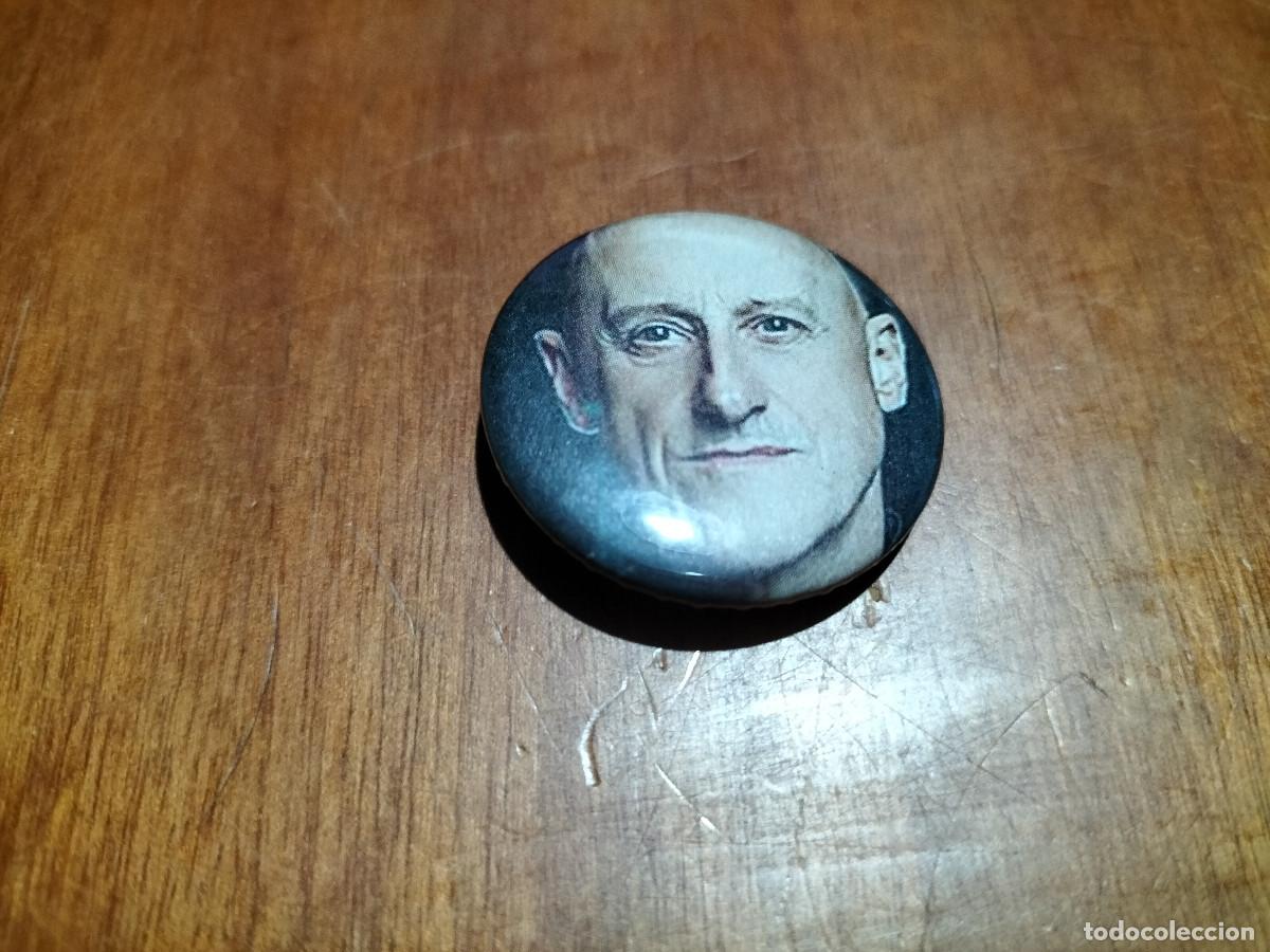 Sammlung von Pins: JORGE. CANTANTE ILEGALES. M&Uacute;SICA. CHAPA. PIN. 0,31 MM. DETR&Aacute;S MET&Aacute;LICA. SIN USO. DIFICIL
