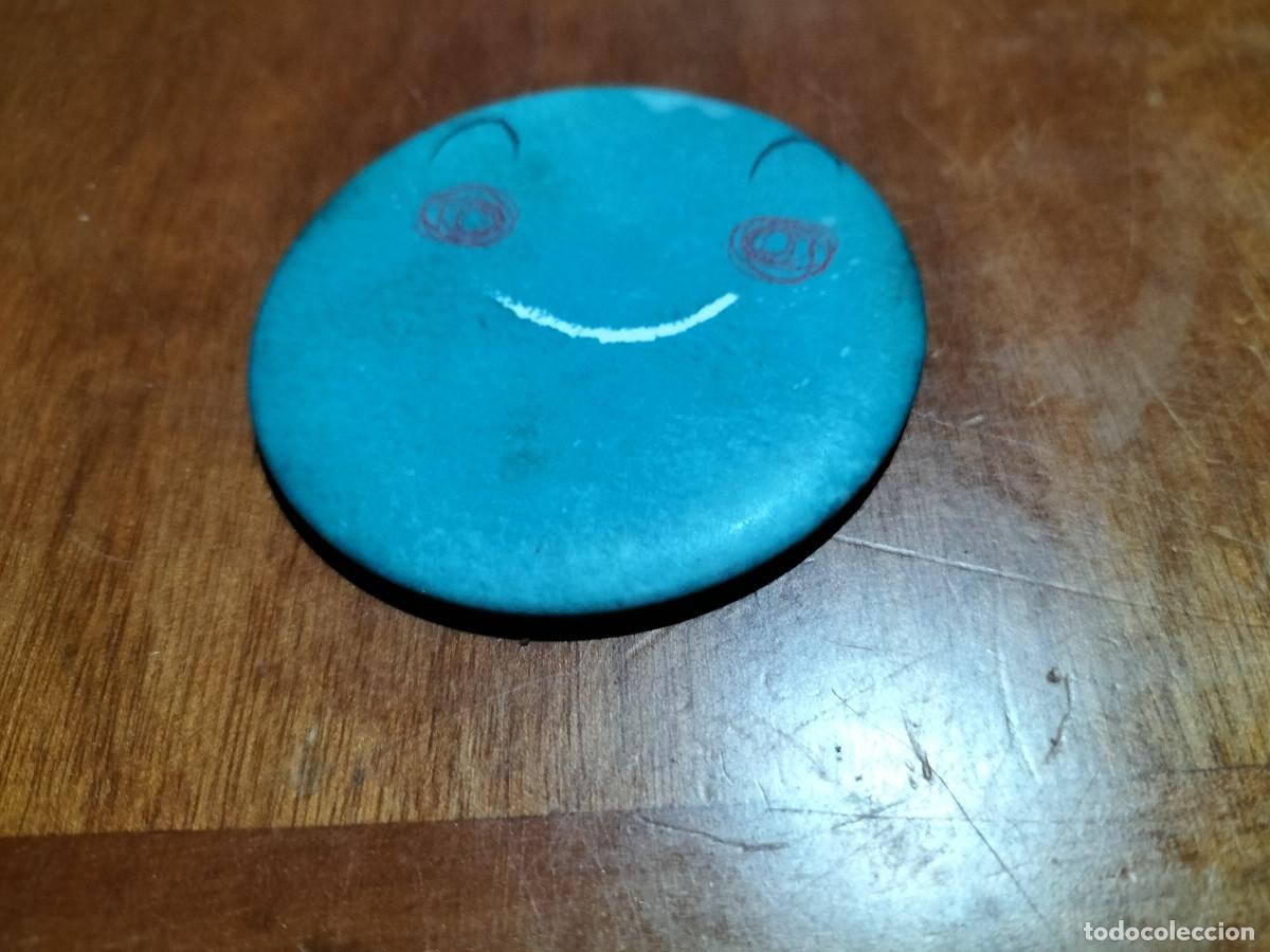 Pins de colecci&oacute;n: SONRISA CON FONDO AZUL DIBUJO. IM&Aacute;N. 0,45 MM. DE DI&Aacute;METRO. SIN USO. BUEN ESTADO
