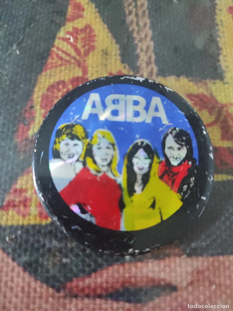 Pins de colecci&oacute;n: Coleccionable pin chapa alfiler GRUPO ABBA y otro