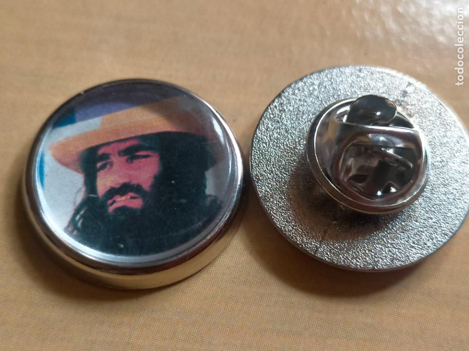 Pins de cole&ccedil;&atilde;o: pin redondo metal - m&uacute;sica cantante grupo Demis Roussos