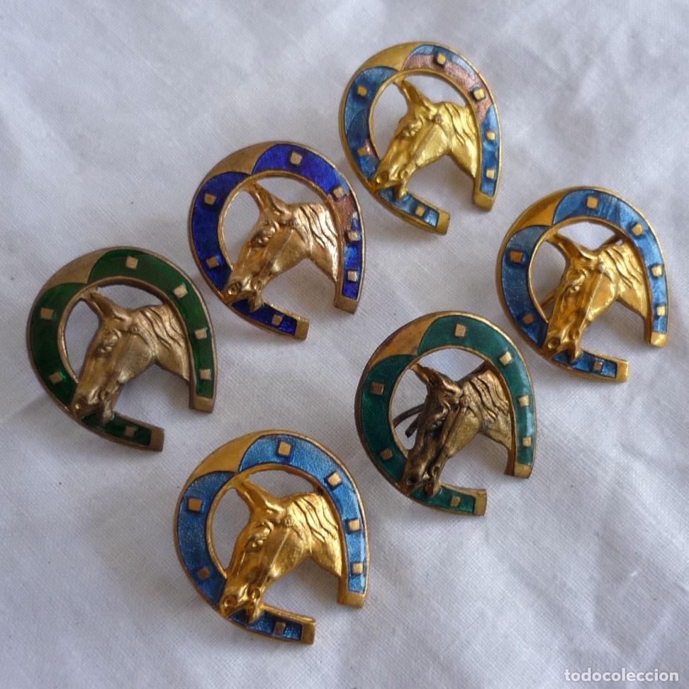 Pins e Spille di collezione: 6 insignias en metal lacado herradura caballo h&iacute;pica