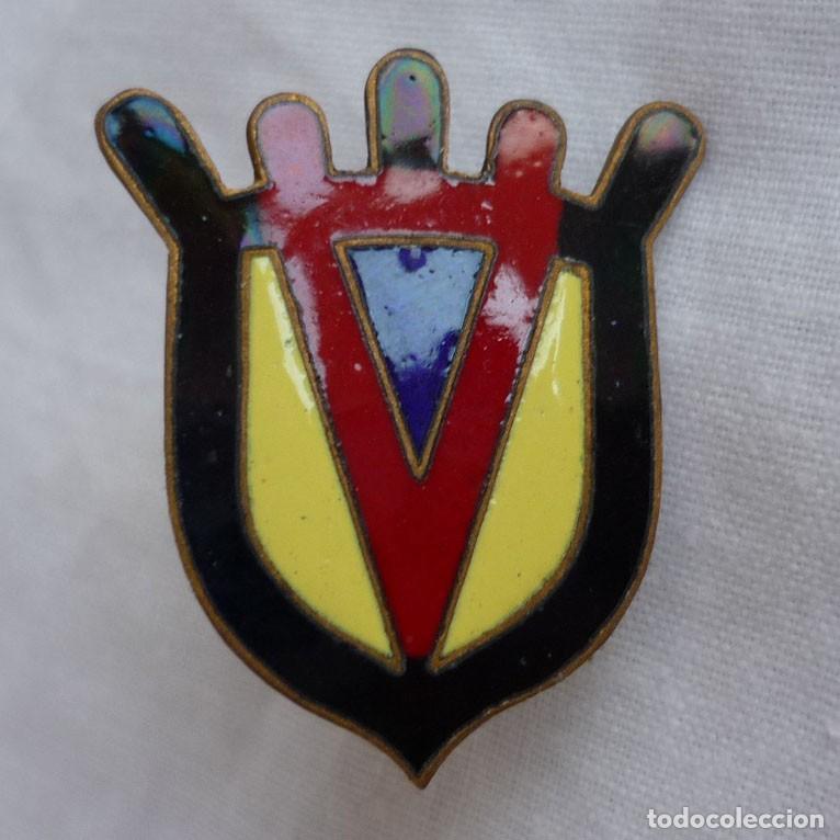 Pins e Spille di collezione: Antigua insignia met&aacute;lica lacada, hierro, marca de ganader&iacute;a