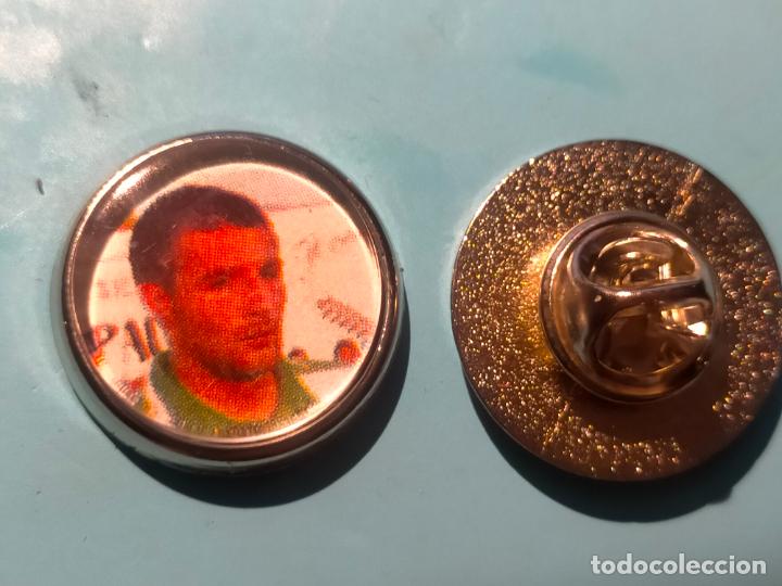Pins e Spille di collezione: pin redondo metal - FUTBOL REAL BETIS BALOMPIE - JUGADOR