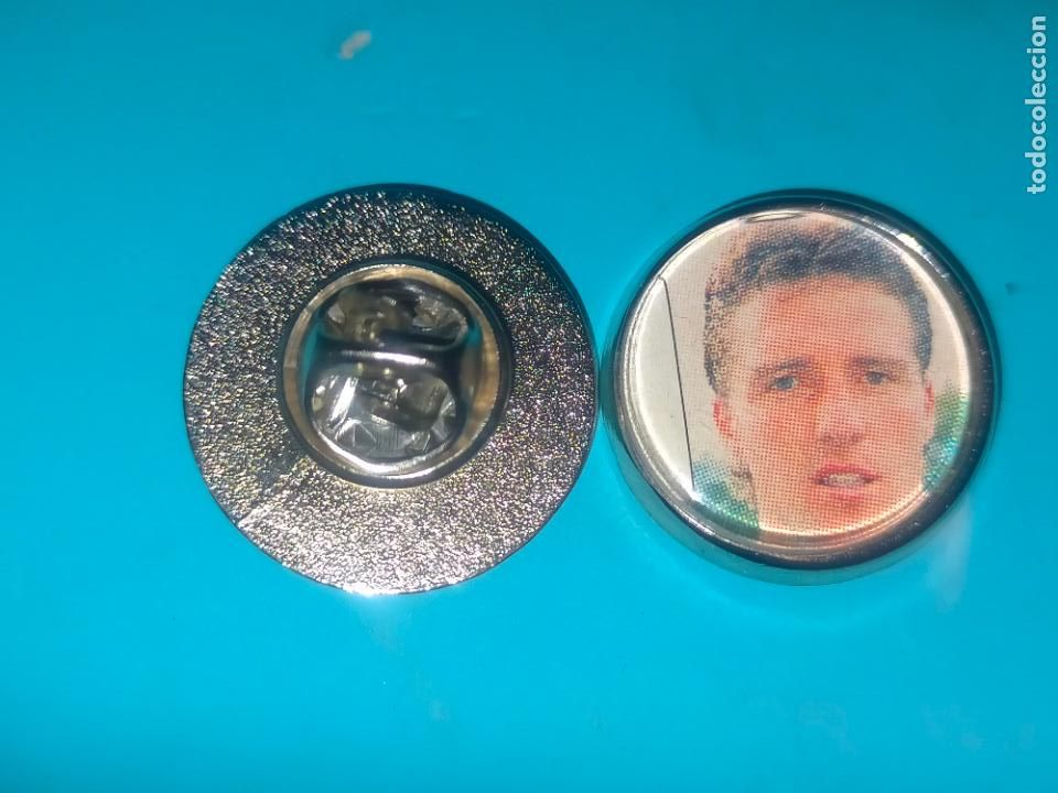 Pins e Spille di collezione: pin redondo metal - FUTBOL club deportivo Alav&eacute;s jugador plantilla