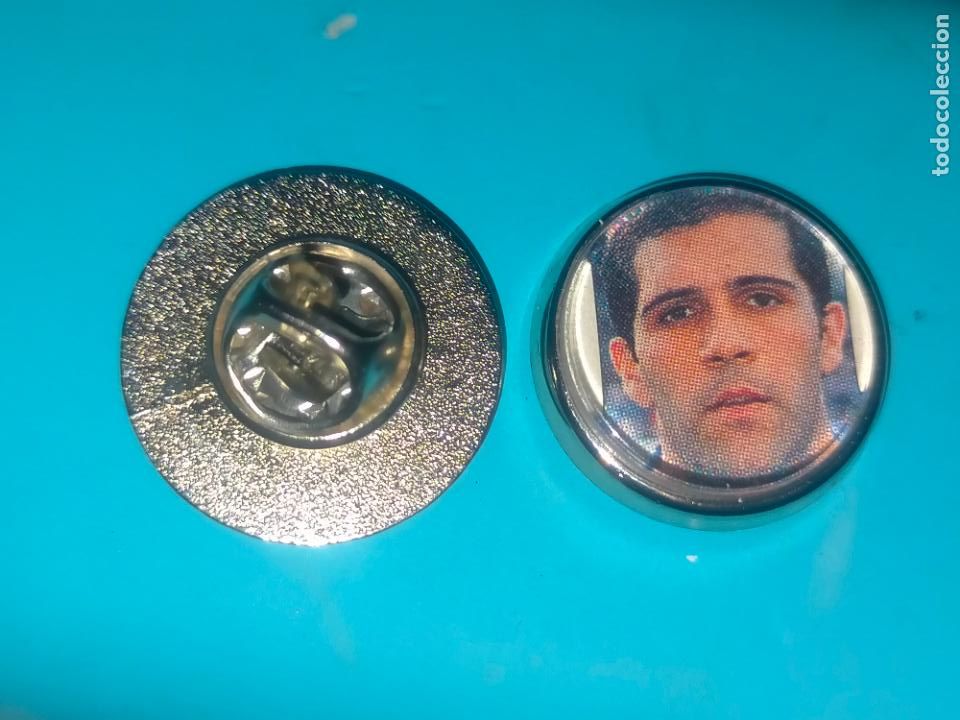 Pins e Spille di collezione: pin redondo metal - FUTBOL club deportivo Alav&eacute;s jugador plantilla