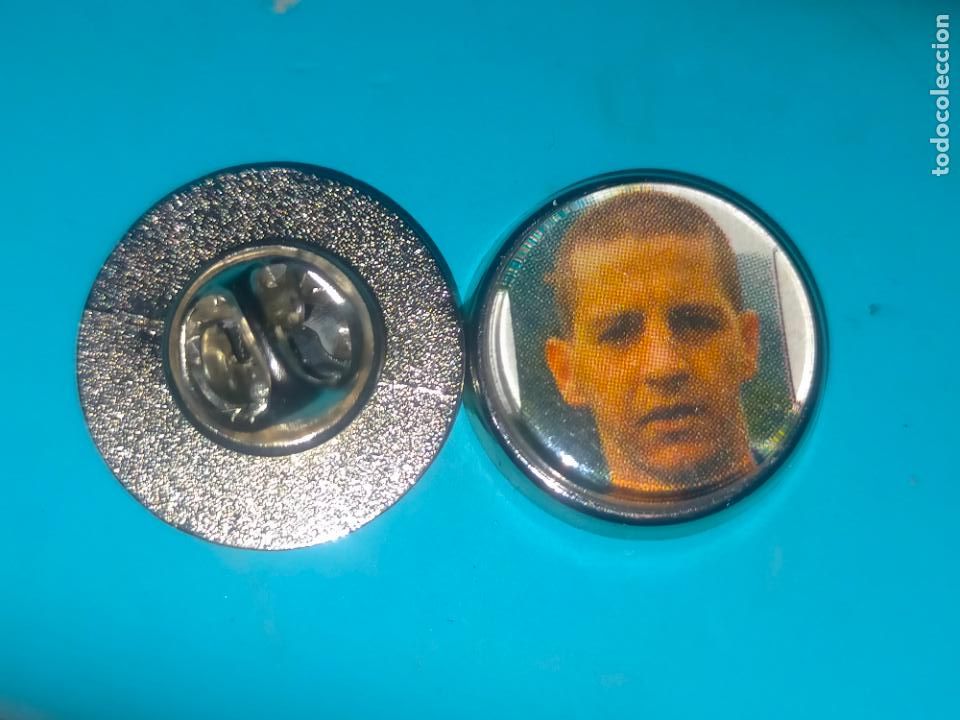 Pins e Spille di collezione: pin redondo metal - FUTBOL club deportivo Alav&eacute;s jugador plantilla