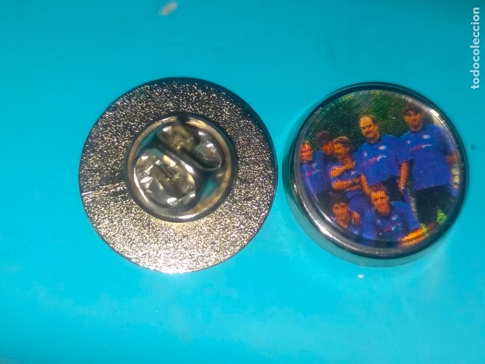 Pins e Spille di collezione: pin redondo metal - FUTBOL club deportivo Alav&eacute;s jugador plantilla