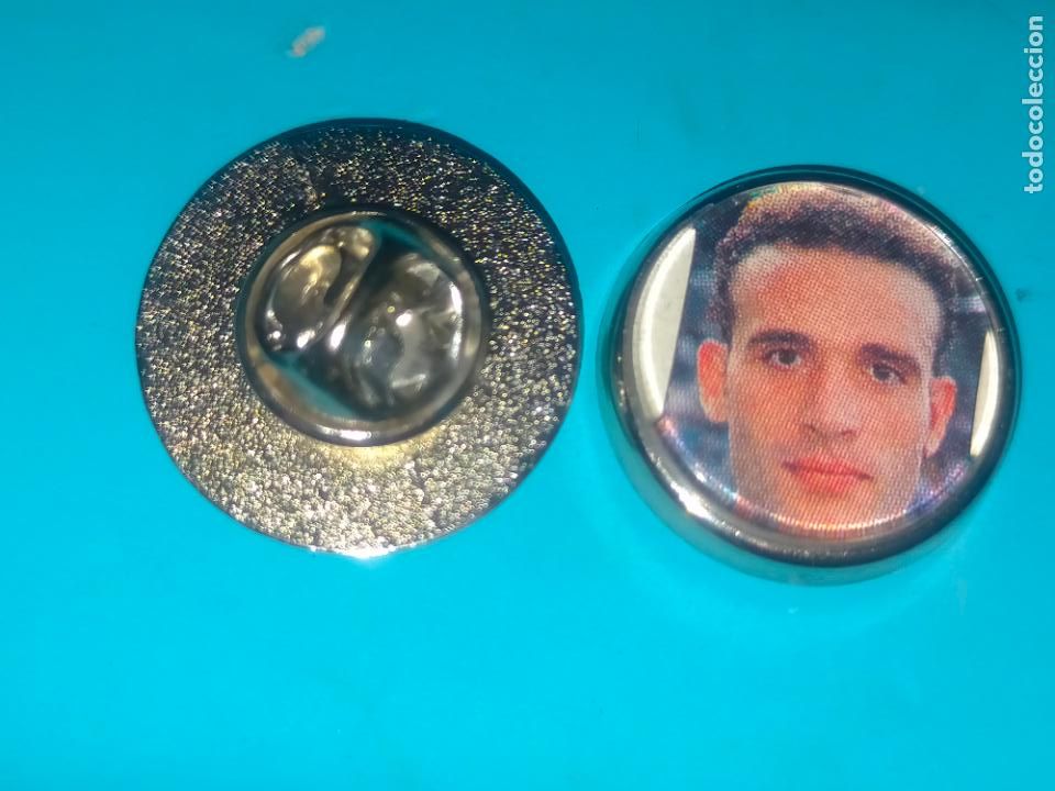 Collection pins: pin redondo metal - FUTBOL club deportivo Alav&eacute;s jugador plantilla