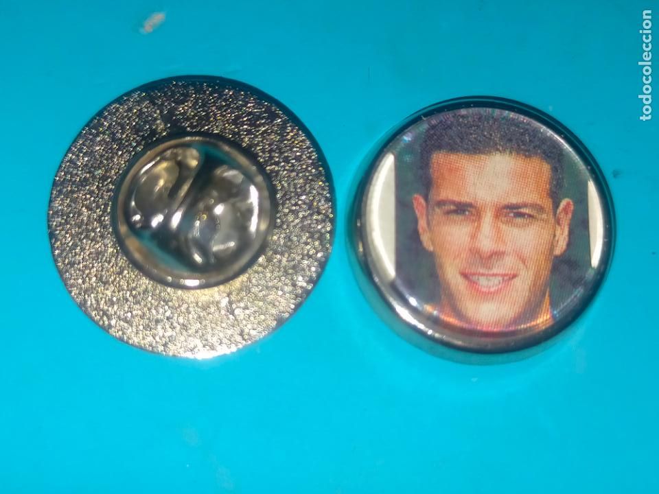 Collection pins: pin redondo metal - FUTBOL club deportivo Alav&eacute;s jugador plantilla