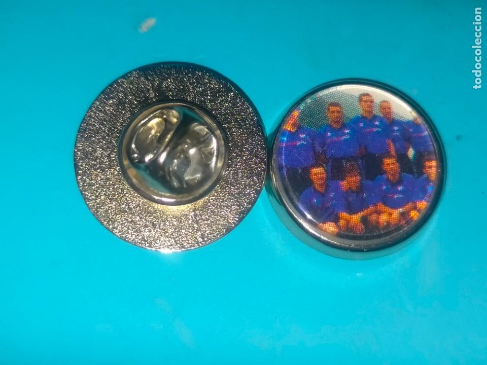 Collection pins: pin redondo metal - FUTBOL club deportivo Alav&eacute;s jugador plantilla