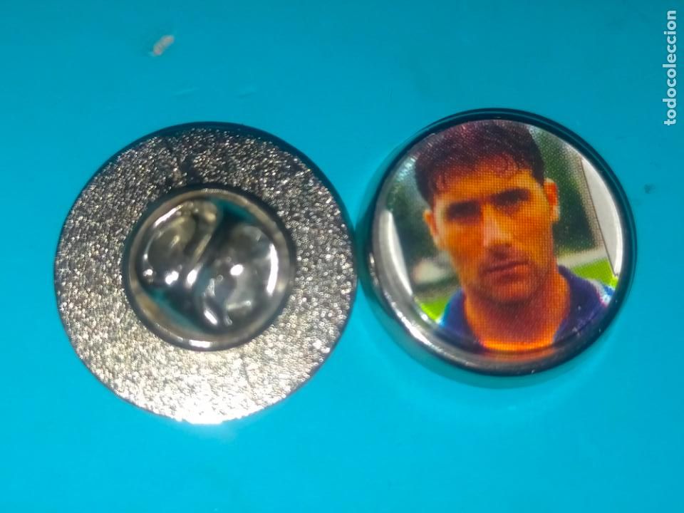 Collection pins: pin redondo metal - FUTBOL club deportivo Alav&eacute;s jugador plantilla