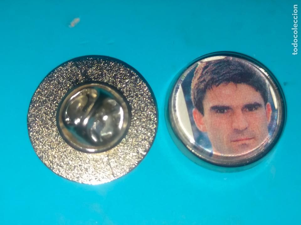 Collection pins: pin redondo metal - FUTBOL club deportivo Alav&eacute;s jugador plantilla