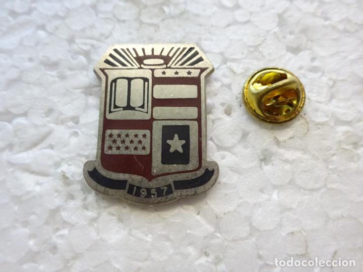 Pins e Spille di collezione: PIN DE UNIVERSIDADES COLEGIOS?. ESCUDO ESCUELA UNIVERSIDAD A DETERMINAR