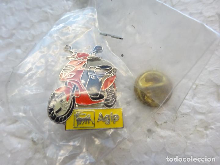 Pins de colecci&oacute;n: PIN DE MOTOS COCHES. ESTACIONES DE SERVICIO LUBRICANTES AGIP. MOTO SCOOTER