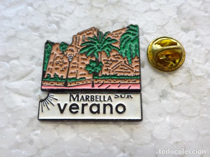 Pin's de collection: PIN DE TURISMO HER&Aacute;LDICA. MARBELLA, M&Aacute;LAGA