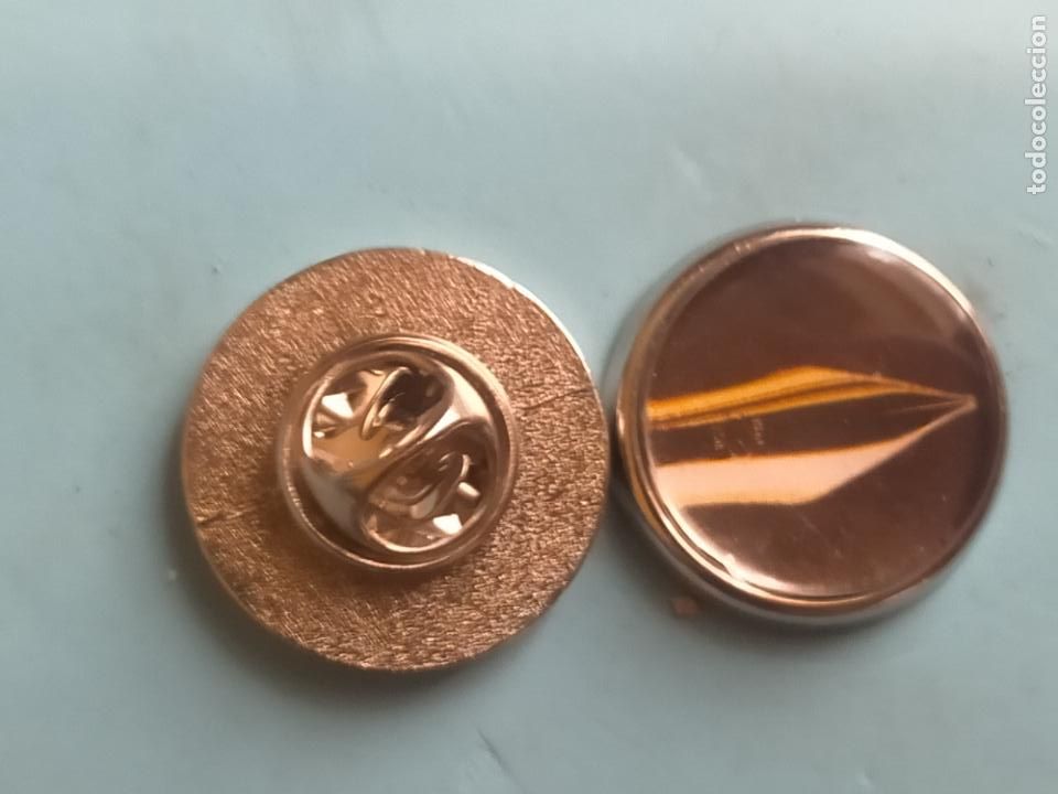 Collection pins: PIN REDONDO METAL - plumas estilograficas dupont