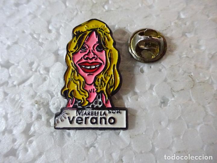 Pins de colecci&oacute;n: PIN DE TURISMO. MARBELLA &Eacute;POCA DORADA. TITA CERVERA ? GUNILA VON BISMARCK ?