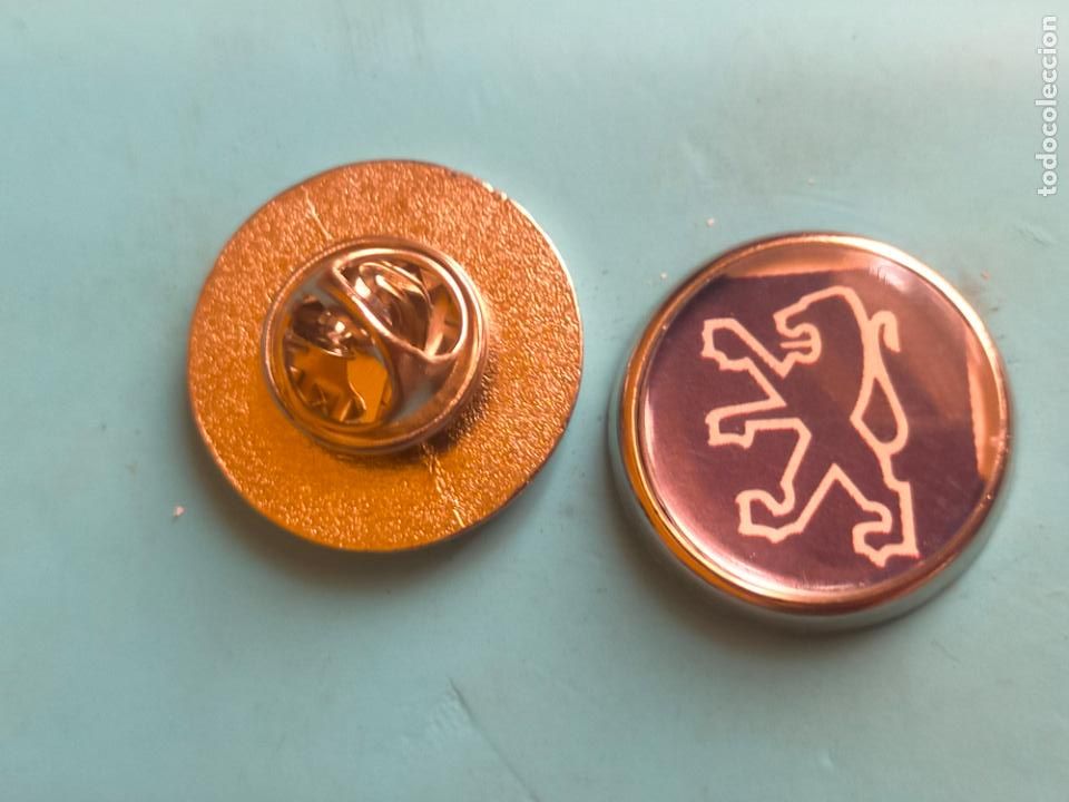 Pins de colecci&oacute;n: PIN REDONDO METAL - COCHE MARCA PEUGEOT
