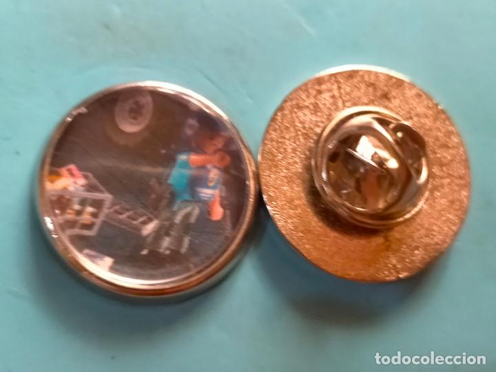 Pin's de collection: PIN REDONDO METAL - JUGUETES PLAYMOBIL