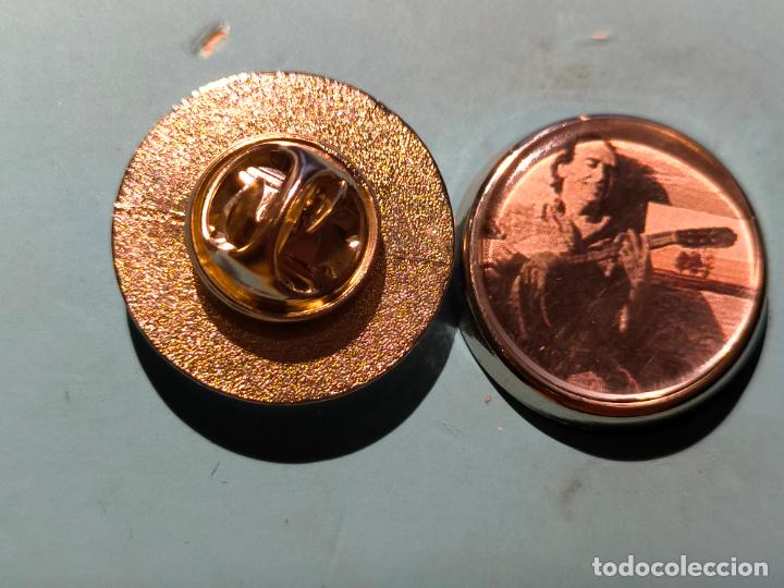 Pins de colecci&oacute;n: pin redondo metal - musica cantante grupo - JOAN MANUEL SERRAT