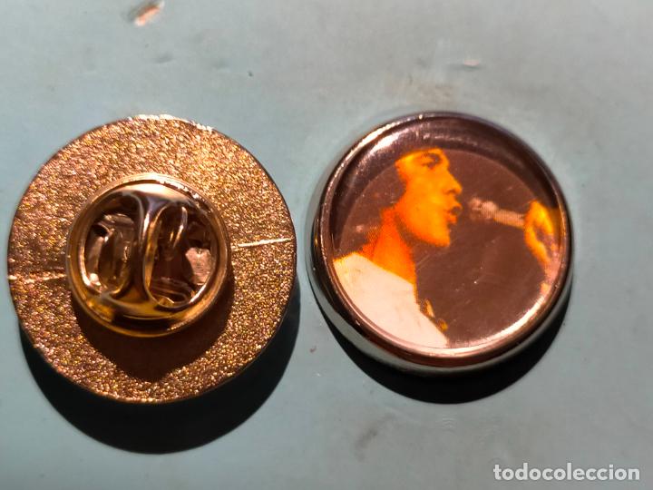 Pins de colecci&oacute;n: pin redondo metal - musica cantante grupo - JOAN MANUEL SERRAT