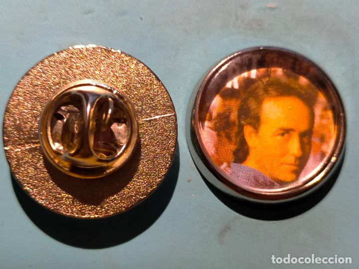 Pins de colecci&oacute;n: pin redondo metal - musica cantante grupo - JOAN MANUEL SERRAT