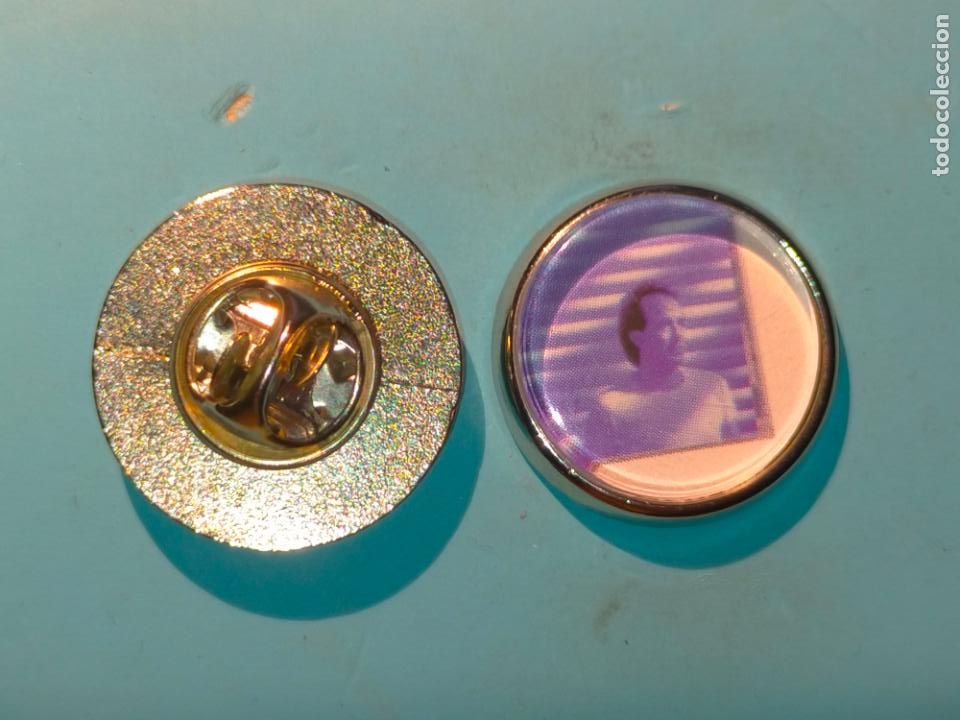 Pins de colecci&oacute;n: pin redondo metal - musica cantante grupo - JOAN MANUEL SERRAT