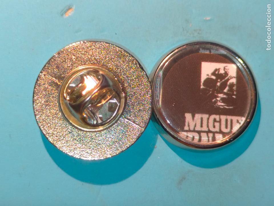 Sammlung von Pins: pin redondo metal - musica cantante grupo - JOAN MANUEL SERRAT