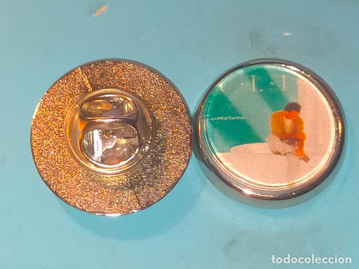 Pins de colecci&oacute;n: pin redondo metal - musica cantante grupo - JULIO IGLESIAS