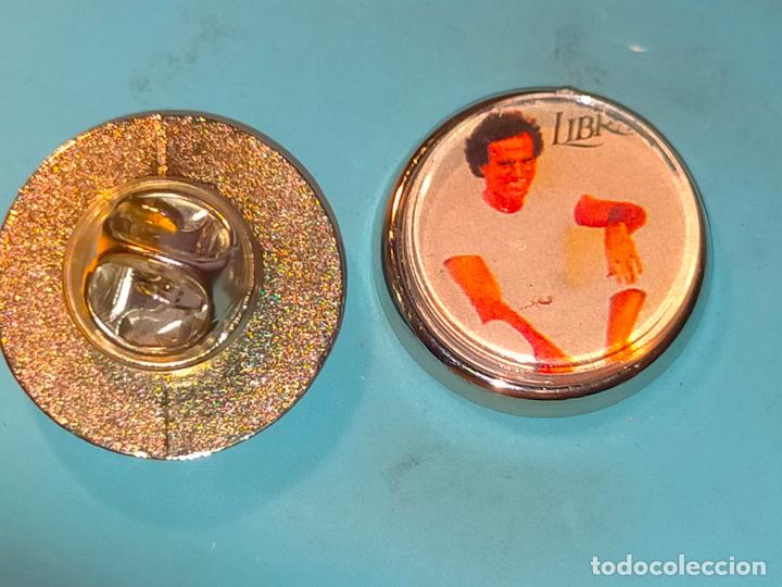 Pins de colecci&oacute;n: pin redondo metal - musica cantante grupo - JULIO IGLESIAS