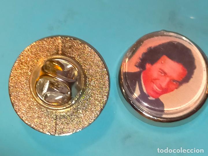 Pins de colecci&oacute;n: pin redondo metal - musica cantante grupo - JULIO IGLESIAS