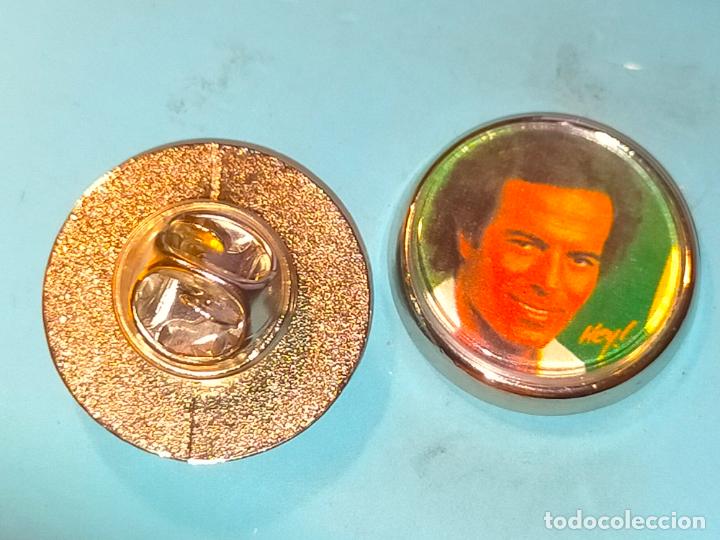 Pins de colecci&oacute;n: pin redondo metal - musica cantante grupo - JULIO IGLESIAS