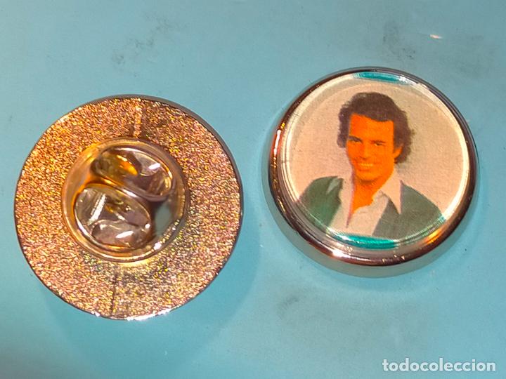 Pins de colecci&oacute;n: pin redondo metal - musica cantante grupo - JULIO IGLESIAS