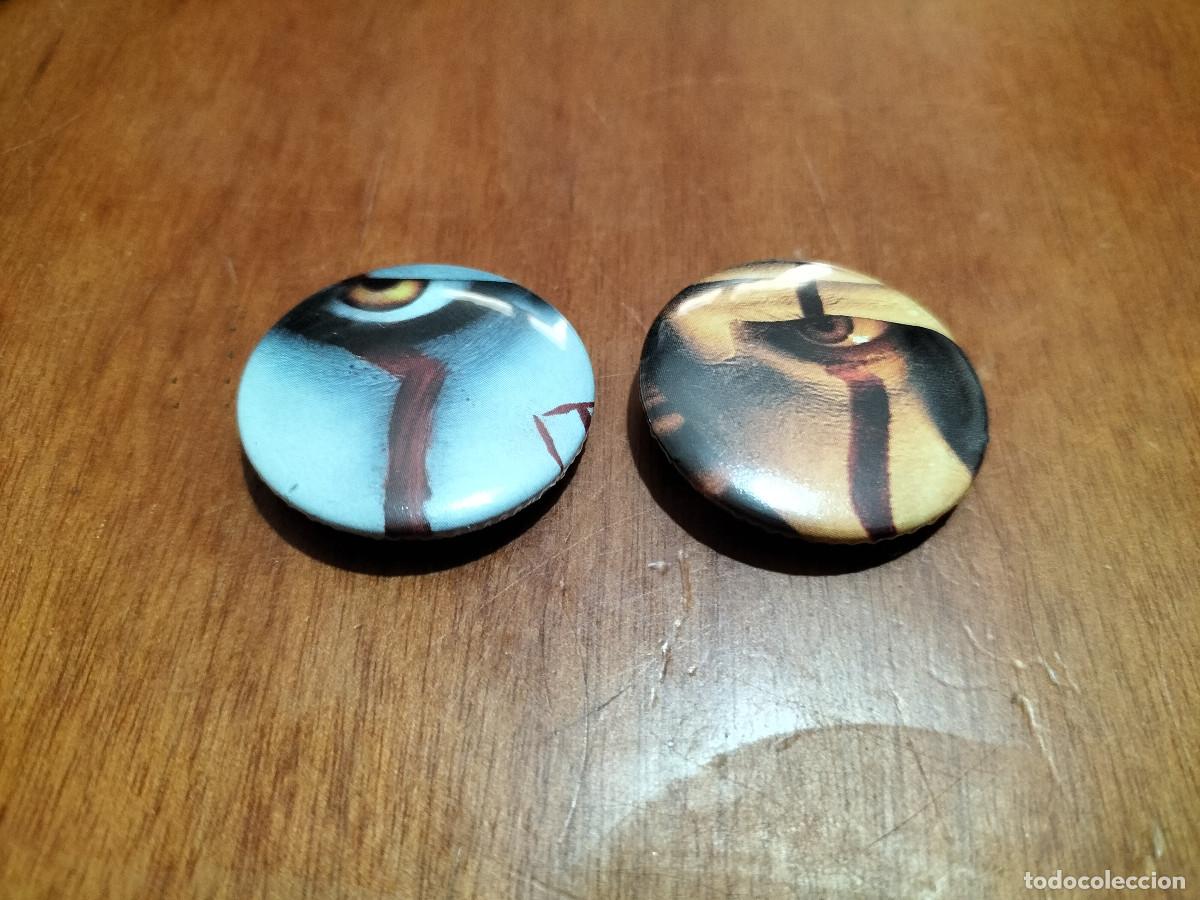 Pins de colecci&oacute;n: IT. STEPHEN KING. OJOS. 2 CHAPA. PIN. 0,31 MM. DETR&Aacute;S MET&Aacute;LICA. SIN USO. DIFICIL