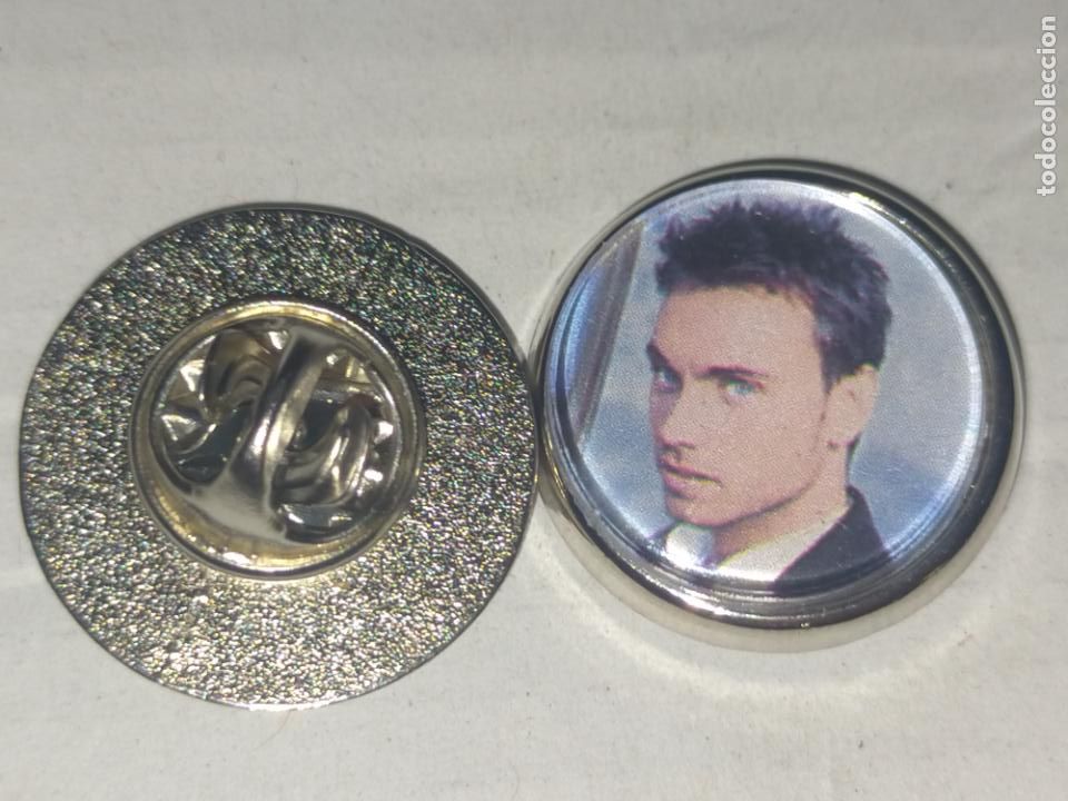 Collection pins: pin redondo metal - m&uacute;sica cantante grupo NEK