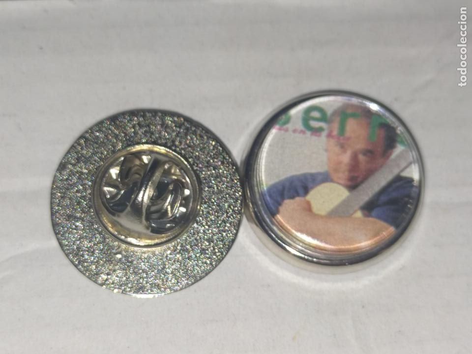 Pins de colecci&oacute;n: pin redondo metal - m&uacute;sica cantante grupo JOAN MANUEL SERRAT