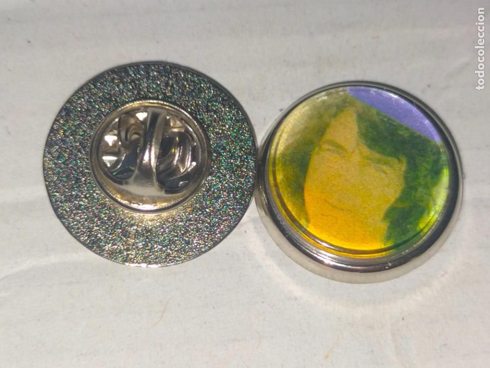 Pins de colecci&oacute;n: pin redondo metal - m&uacute;sica cantante grupo JOAN MANUEL SERRAT