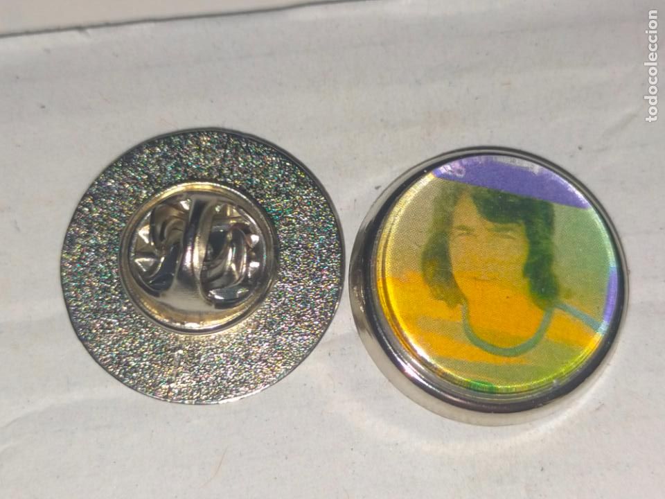 Pins de colecci&oacute;n: pin redondo metal - m&uacute;sica cantante grupo JOAN MANUEL SERRAT